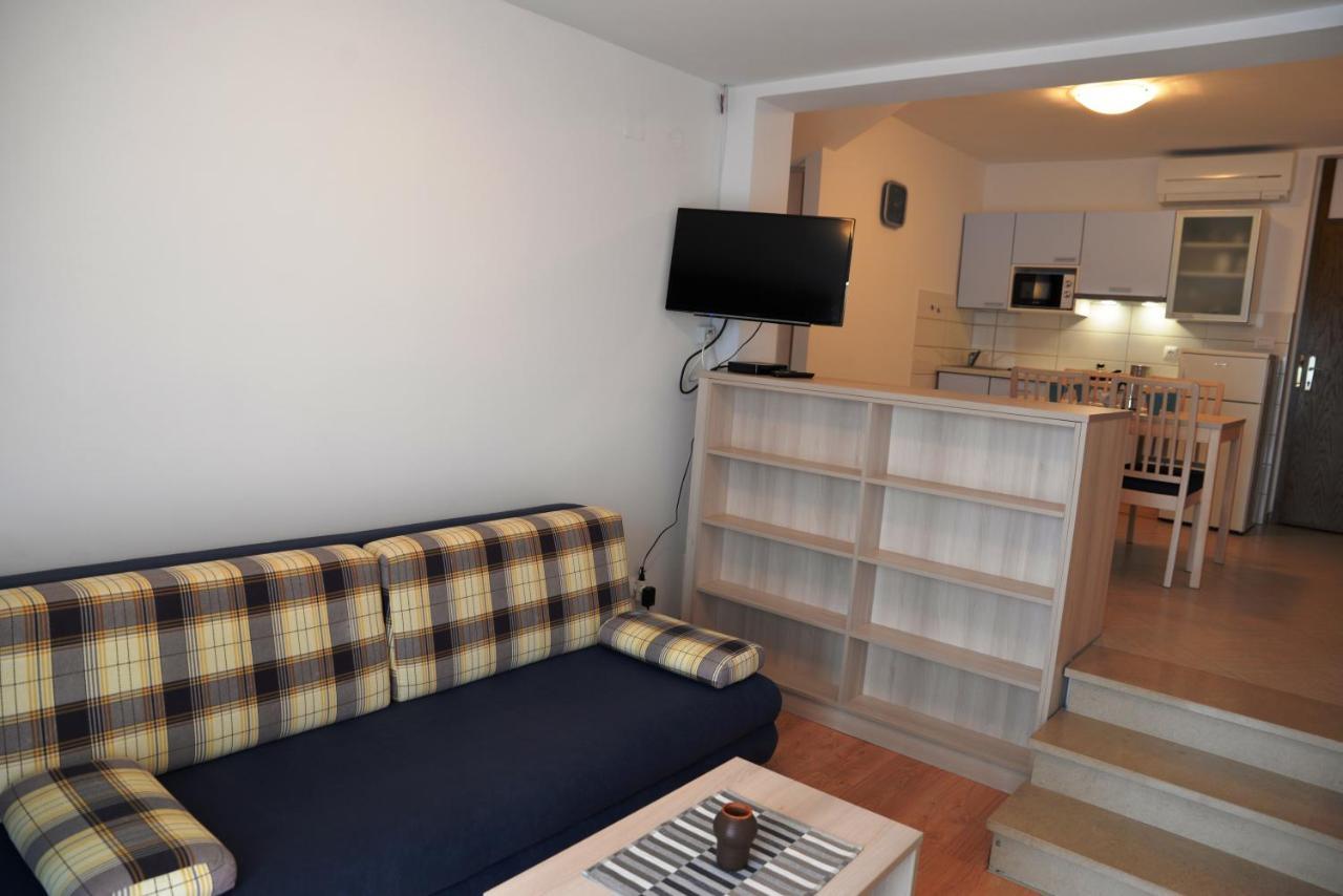 Apartments Palma & Pino เซรส ภายนอก รูปภาพ